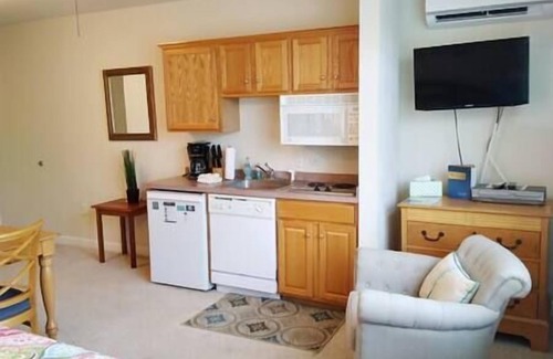 Smith Mountain Lake Apartment | #2100 Pointe - Studio Suite at Mariners SML