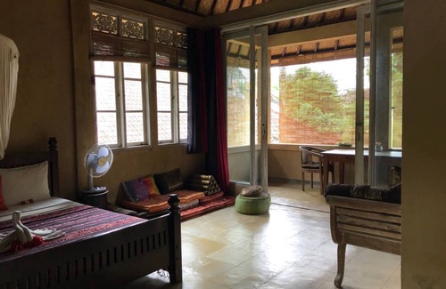 Ubud City-Centre House | 210m2 Antique, Trendy, Arty, Yogi House + Central Quiet Garden Pool + Fast Wifi