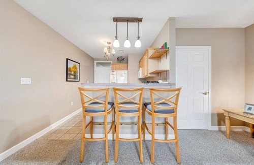 Smith Mountain Lake Apartment | #211 Pointe - 2 Bedroom Lakefront Condo at Mariners SML