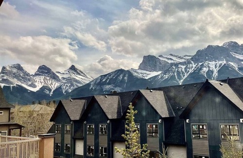 Canmore Ski Chalet | 212 Canmore Chalet With Beautiful Mountain Views