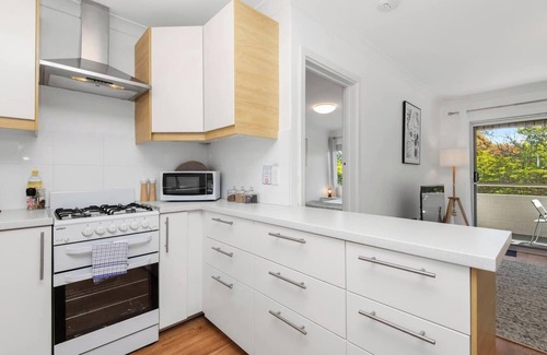 Subiaco Apartment | 22 Superb Subiaco Apt for Couples parkng