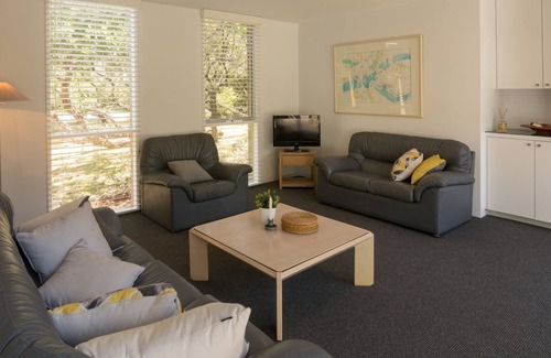 Point Lonsdale House | 24 Victor St - Old Point Lonsdale
