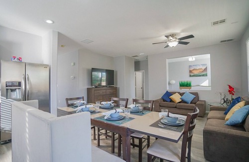 North Las Vegas House | 🎁2400sf🏠4BR/3BR🛀6beds🛌,15min Downtown/Strip,Home Theater,Games,BBQ and moree!