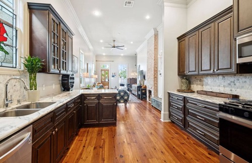 Faubourg Marigny Apartment | 2470 Royal St New Orleans LA