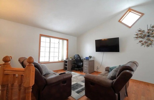 Shakopee House | 249) Perfect for larger groups!