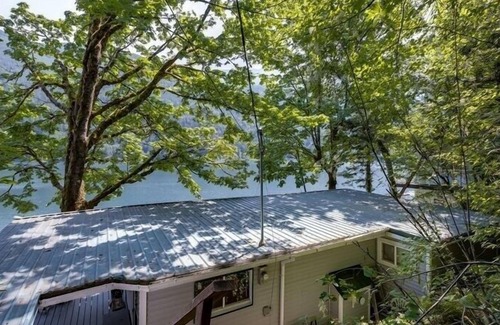 Maple Falls Cabin | 24MF - Lake Front - WiFi by RedAwning