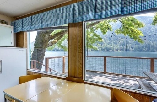 Maple Falls Cabin | 24MF - Lake Front - WiFi by RedAwning