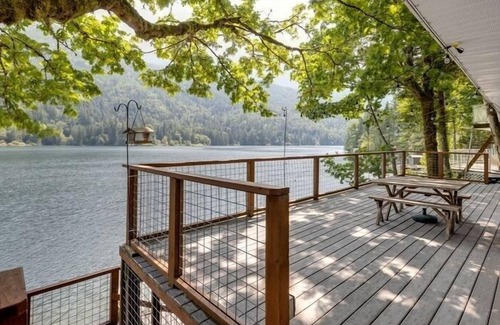 Maple Falls Cabin | 24MF - Lake Front - WiFi by RedAwning