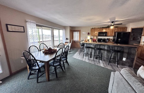 Marion House | 25% off 2+ ni rate in July! Ask host! Lovely lake view. Clean.Weekend get-away!