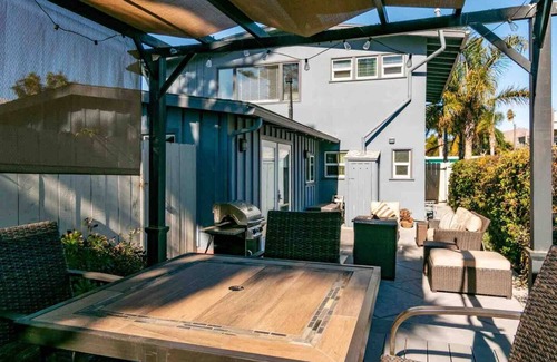 Pierpont Bay House | 25% Off Oct! Walk To Beach, Beautiful Ocean Views