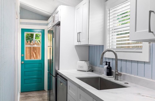 Key West Historic District House | 25% Off Rate-Upgraded Cottage-Steps to Famous Duval Street &Historic Seaport