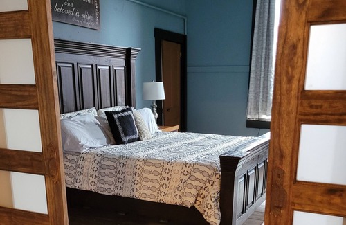 North Salem Apartment | 2500 SQ FT Flat, Small Town, Great Food & Shopping. Upstairs, no elevator. 1891