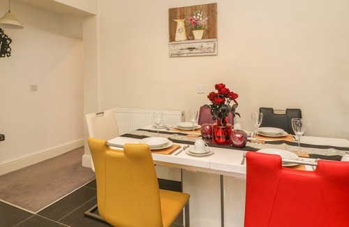Beverley Cottage | 25A BECKSIDE, pet friendly, character holiday cottage in Beverley