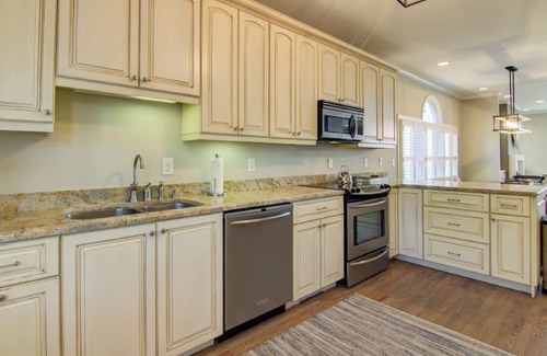 Ocean Point House | 26 Ocean Point by AvantStay | Beach Home w/Amazing Views & Community Pool!