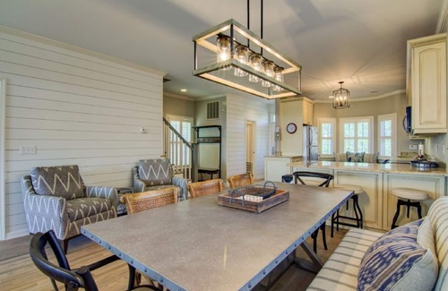 Ocean Point House | 26 Ocean Point by AvantStay | Beach Home w/Amazing Views & Community Pool!