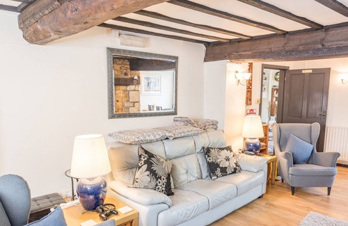 Abbotsbury House | 26 RODDEN ROW, pet friendly, character holiday cottage in Abbotsbury