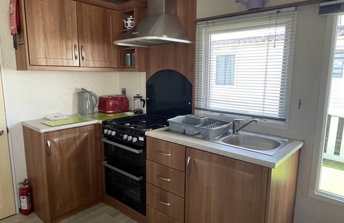 Pevensey Ski Chalet | 27 Tower View Pevensey Bay Holiday Park Beach