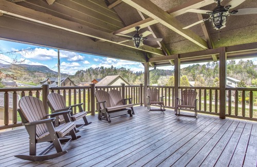 Gatlinburg - Pigeon Forge Cabin | 279 m² Cabin ∙ 4 bedrooms ∙ 12 guests