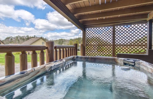 Gatlinburg - Pigeon Forge Cabin | 279 m² Cabin ∙ 4 bedrooms ∙ 12 guests