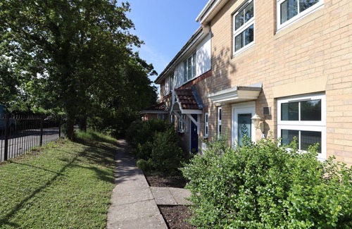 East Cowes House | 28 Anchorage Way - a house that sleeps 4 guests in 2 bedrooms