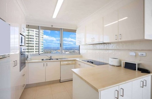 Surfers Paradise Apartment | 29D Peninsula Summary