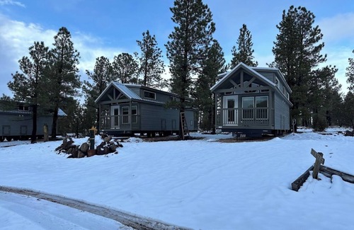 Williams Ski Chalet | 2A Cozy Chalet in Beautiful Williams with WiFi, AC and Mountain View with Patio