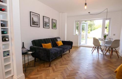 Langstone House | 2A The Mews