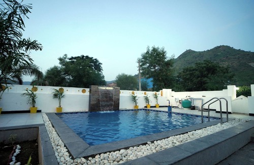 Bedla Villa | 2B Luxury Villa with Mountain View