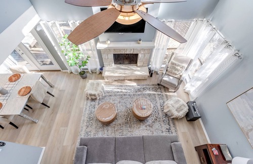 Scenic View West Condo | 2b1b Hidden Oasis in the Hills - Close to Downtown