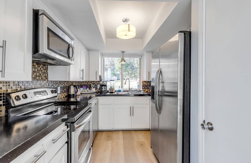 Scenic View West Condo | 2b1b Hidden Oasis in the Hills - Close to Downtown