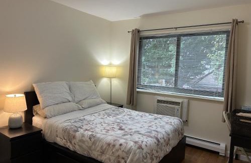 Queens Apartment | 2B2B unit next to Bayside LIRR