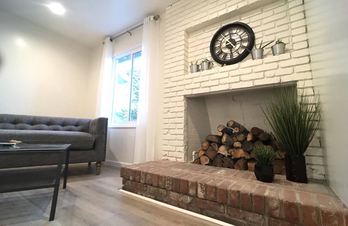 Arcadia House | 2b2ba Cottage with courtyard in Arcadia, 30mins to DTLA(AC,laundry and parking)