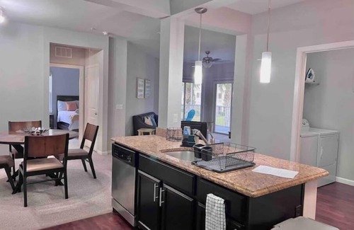 Ocoee Apartment | 2BD Apt+Lake/FountainView+Balcony, Resort Style Pool, Wi-Fi, Desk, Gym, Kitchen