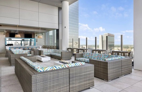 Downtown Atlanta Condo | 2BD/Atlanta - Downtown w/Rooftop Pool and Pool Bar!
