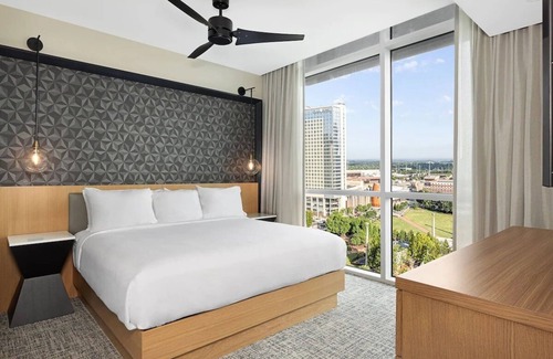 Downtown Atlanta Resort | 2BD/Atlanta - Downtown w/Rooftop Pool and Pool Bar!