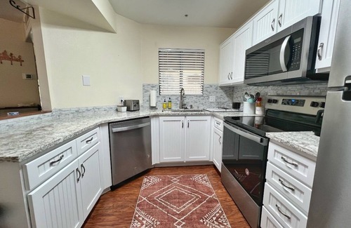 Tucson Condo | 2bd Condo in Gated Community with Heated Pools & Gym