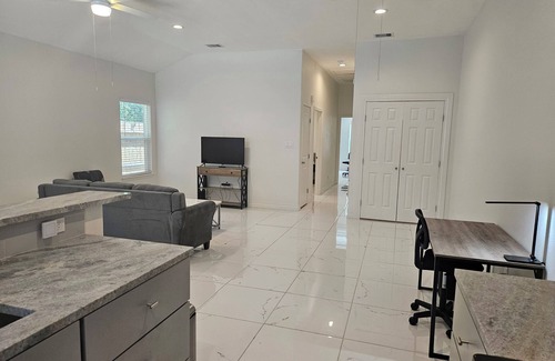 Central City Apartment | 2BD-RemoteWork-Extd Stay Discounts-PetsOK-Central