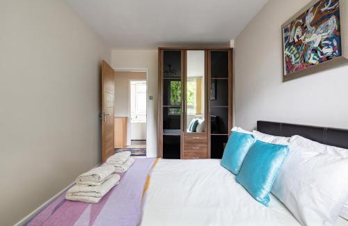 St. Mary's Park Apartment | 2Bdr Apt Steps to Battersea Park