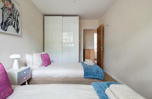 St. Mary's Park Apartment | 2Bdr Apt Steps to Battersea Park