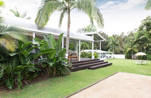 Byron Bay House | 2beachhouse byron bay just park your car 250m walk to byron central.