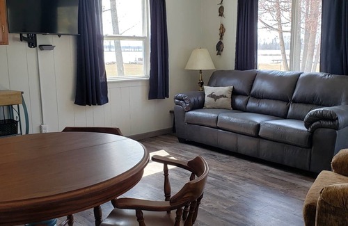 Gladstone Cottage | 2bed 1bath LAKE MI Fishing Cabin WiFi AC Deck Firepit Kayak Paddle Boat Dock #9