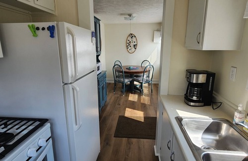 Gladstone Cottage | 2bed 1bath LAKE MI Fishing Cabin WiFi AC Deck Firepit Kayaks Paddle Boat Dock #7