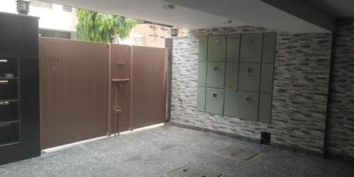 Saket Apartment | 2BHK Short Stay Apartment walking Max Saket (LIFT +Kitchen+Parking+3 nights min stay)