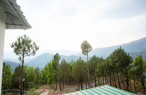 Lansdowne Villa | 2BHK Villa with Living room, Private Kitchen, Garden, Parking, Terrace, WIFI.