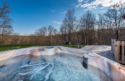 Nashville Cottage | 2BR, 1.5BA Log Cabin