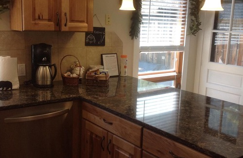 Green Mountain Falls House | 2BR 1.5bath sleep 6 Hottub and WIFI, Pet friendly, non-smoking, Winter Mo disc