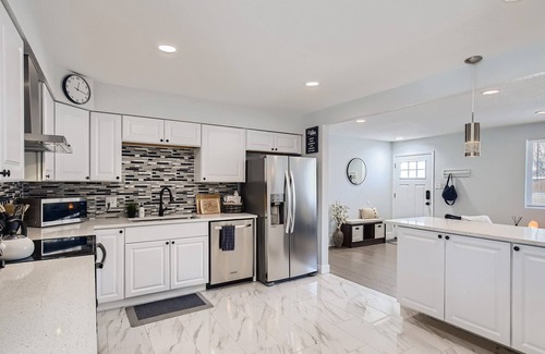 Lamar Heights Area Apartment | 2BR/1B Private Home, EV Charger, Pet Friendly, Close to DT