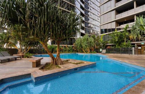 South Brisbane Apartment | 2BR, 1BA Apt with Balcony,Pool,Gym,Sauna & Parking M24