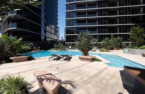 South Brisbane Apartment | 2BR, 1BA Apt with Balcony,Pool,Gym,Sauna & Parking M24