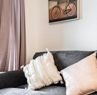 South Brisbane Apartment | 2BR, 1BA Apt with Balcony,Pool,Gym,Sauna & Parking M24